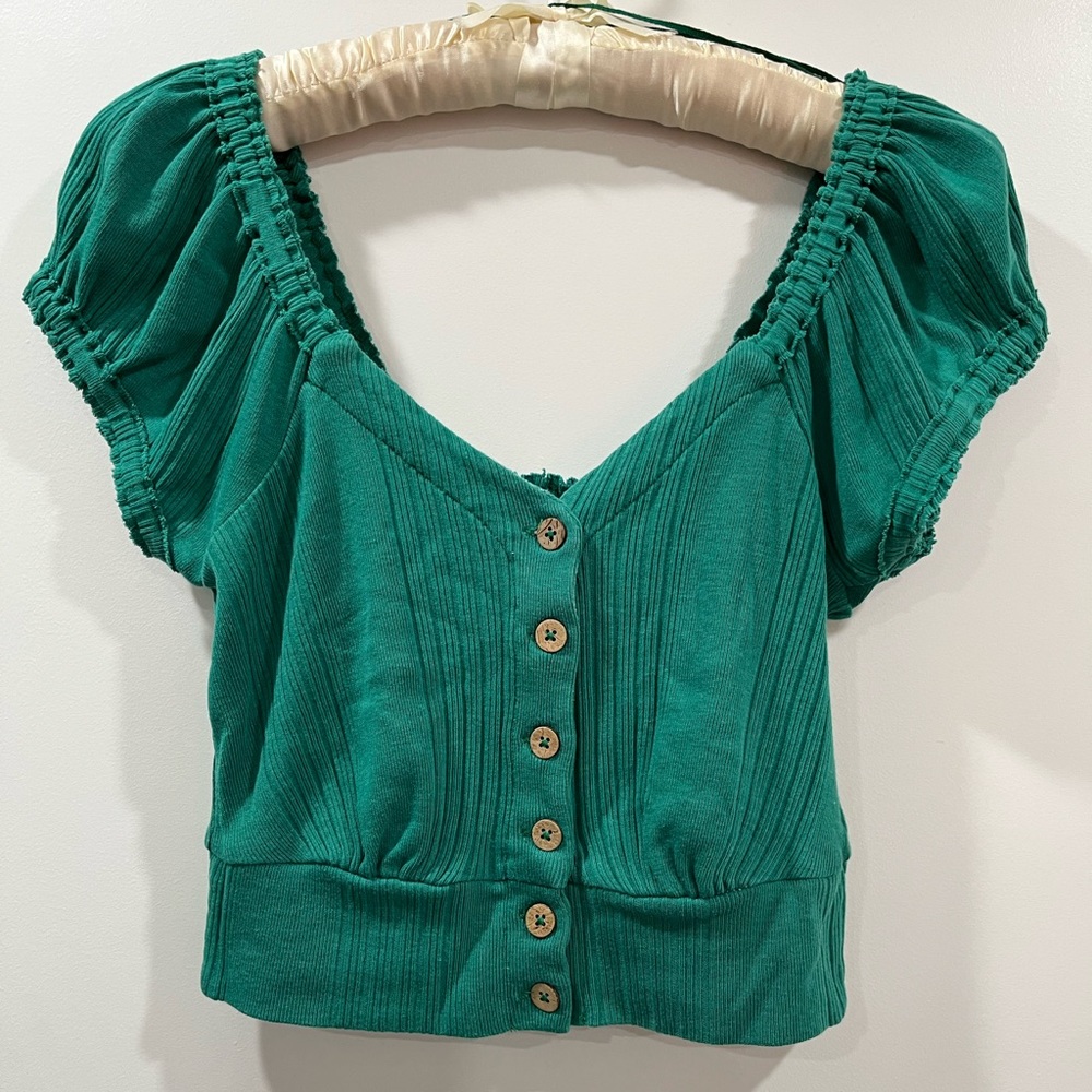 Green puff sleeve buttondown crop top sinched back, knit